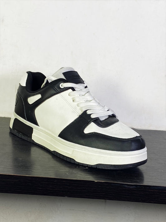 47 runner lace up sneakers in black and white